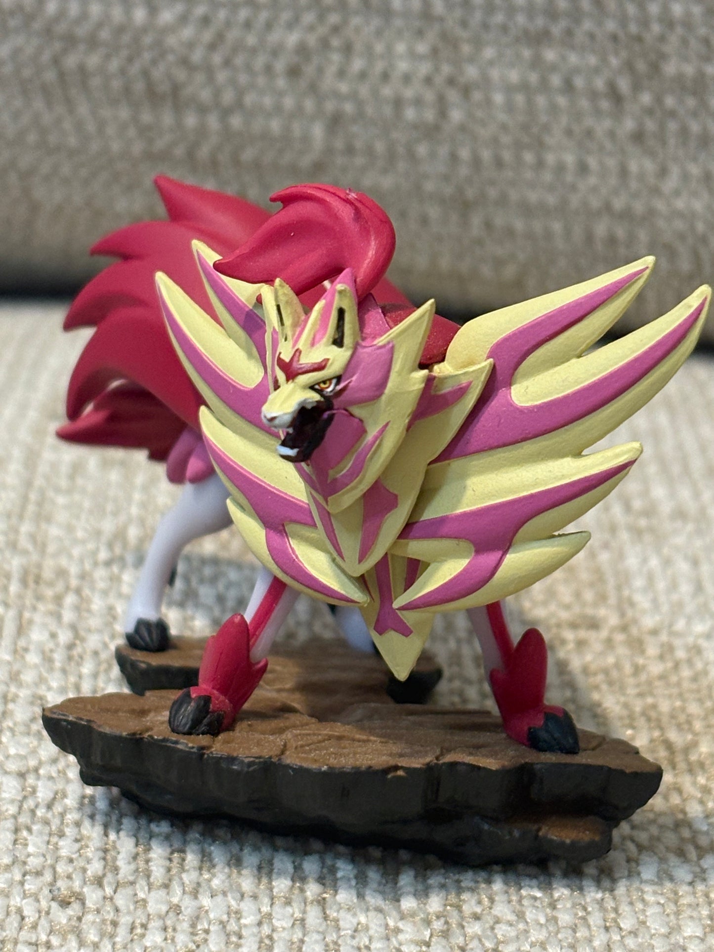 Pokémon Crown Zenith Premium Collection ZAMAZENTA Figure