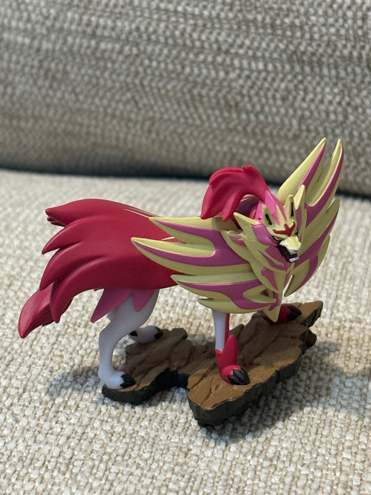 Pokémon Crown Zenith Premium Collection ZAMAZENTA Figure